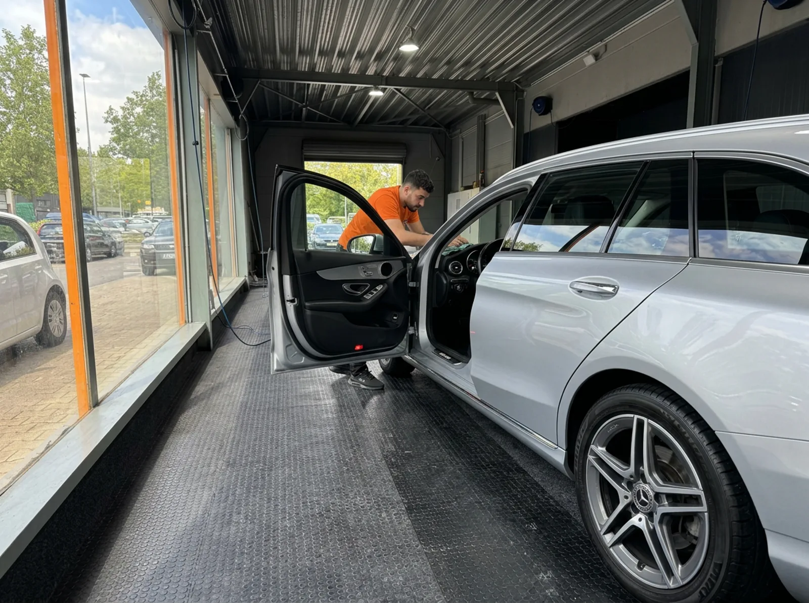 Mercedes C-Klasse – Innenreinigung von der Beifahrerseite
